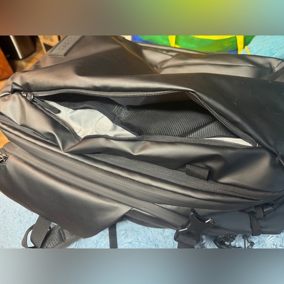 Wandrd 35L transit backpack - Picture 12 of 16